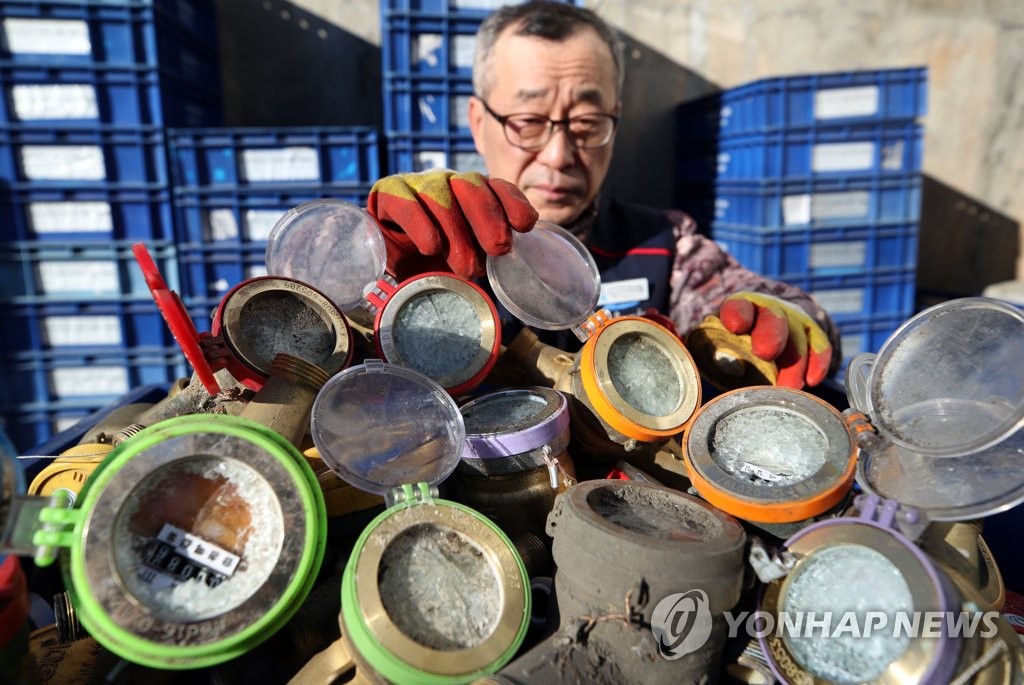 초겨울 한파에 수도계량기 동파