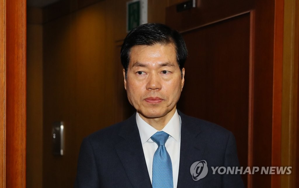 '상폐' 논의 기심위 입장하는 김태한 삼바 대표