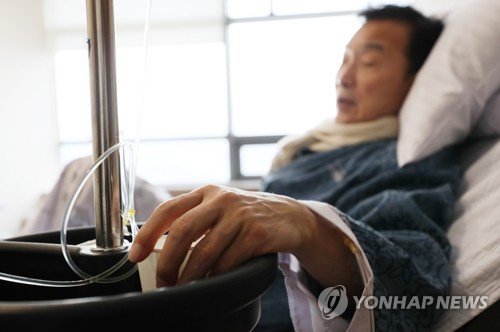 단식으로 기력 떨어진 손 대표