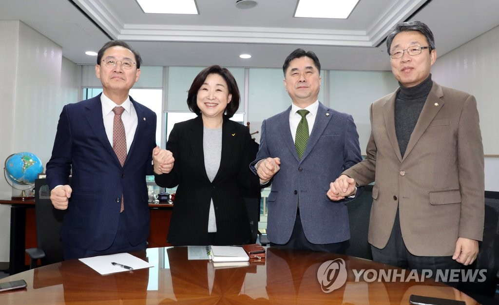 손잡은 정개특위 위원장과 간사들