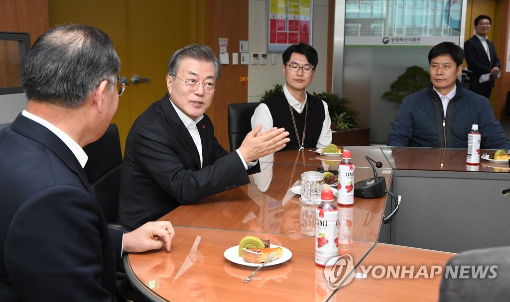 가축전염병 방역대책 상황실 방문한 문 대통령