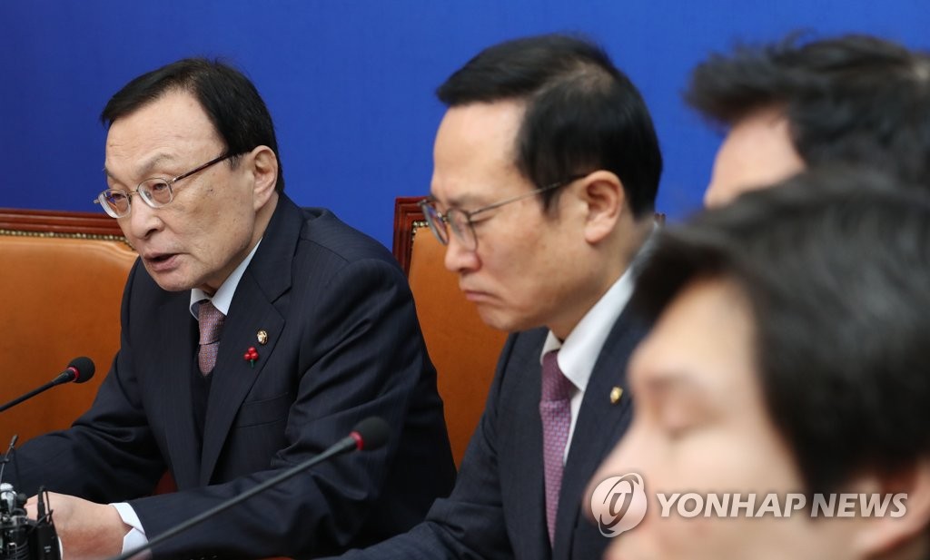 발언하는 이해찬 대표