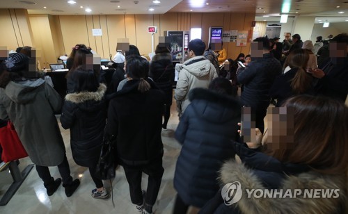 폐원 위기에 붐비는 제일병원 의무기록 발급창구