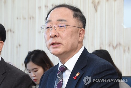 수출기업 간담회서 발언하는 홍남기 부총리