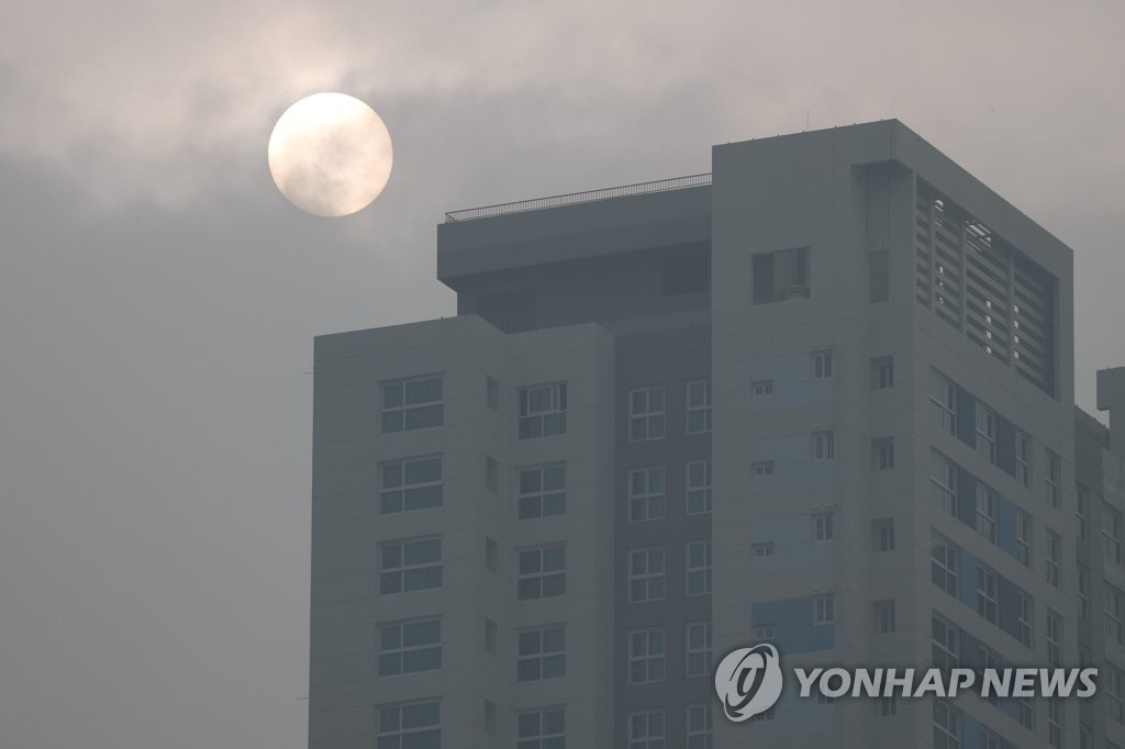 '달처럼 보이는 해'