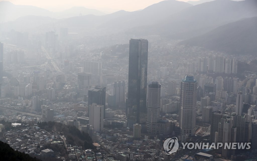 미세먼지에 숨막히는 도시