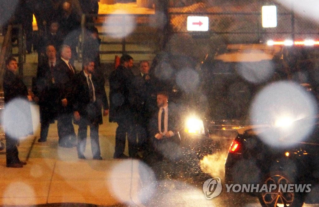 North Korean and U.S. officials are spotted leaving an airport near Washington on Jan. 17, 2019, about an hour after Kim Yong-chol, the North's chief negotiator with the United States, arrived. Kim was expected to meet U.S. Secretary of State Mike Pompeo for talks on arranging a second North Korea-U.S. summit. Third from left is Stephen Biegun, U.S. special representative on North Korea policy, who greeted Kim. (Yonhap)