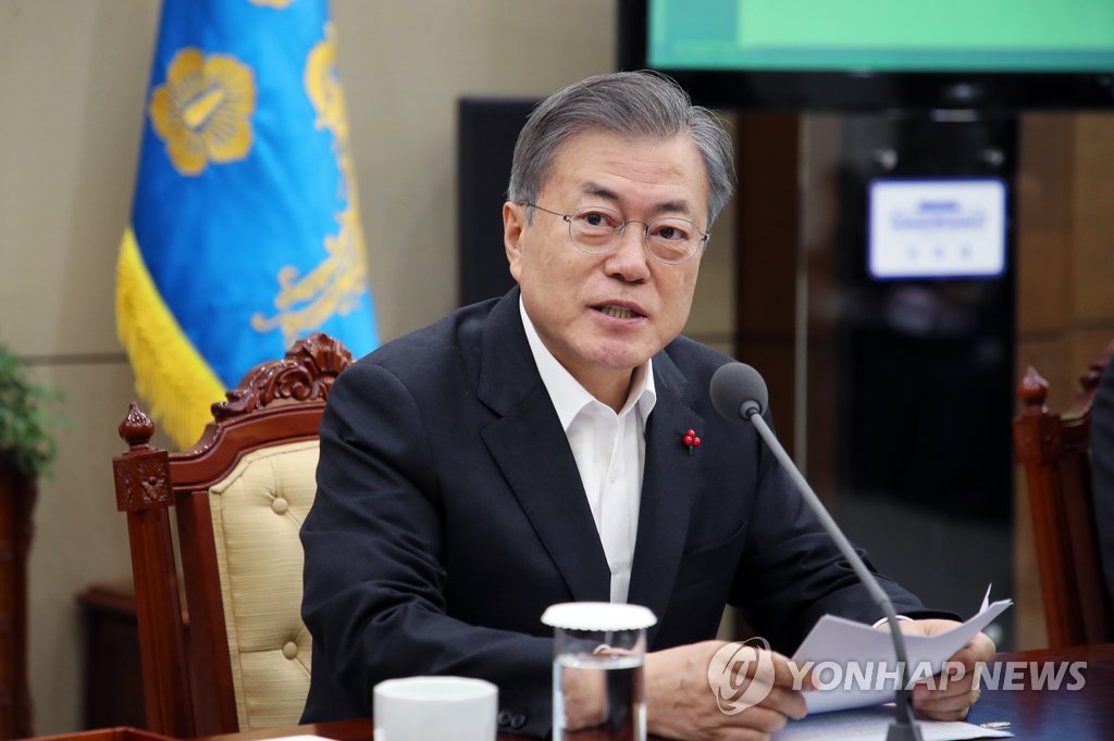 수석·보좌관 회의에서 발언하는 문 대통령