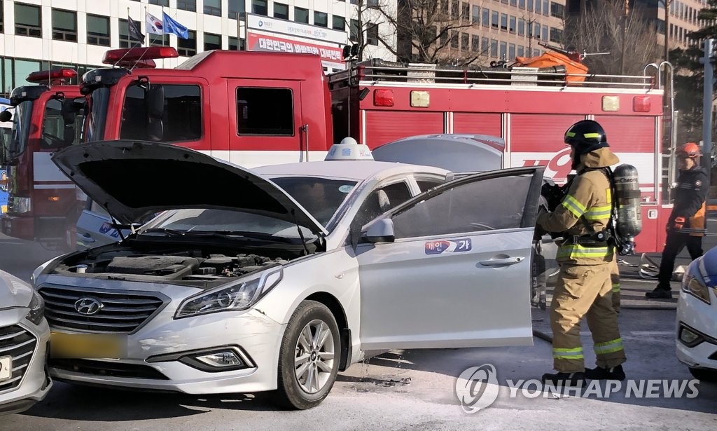 국회 앞 택시기사 분신 시도