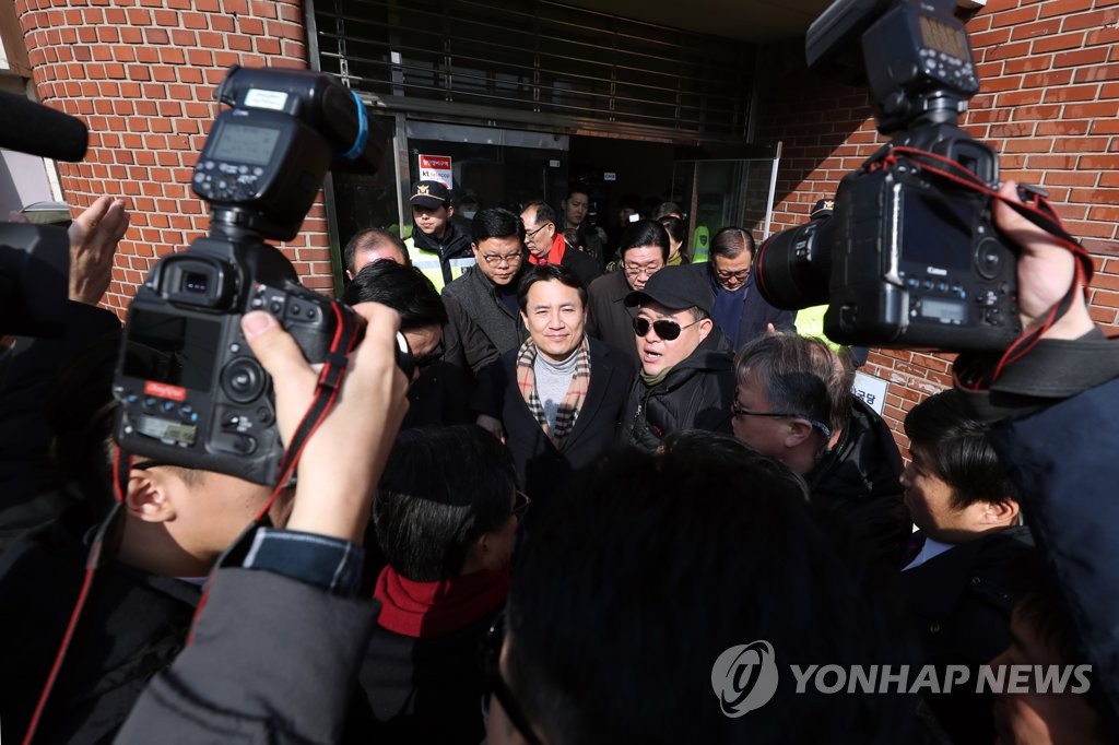 5·18유공자 항의받는 김진태