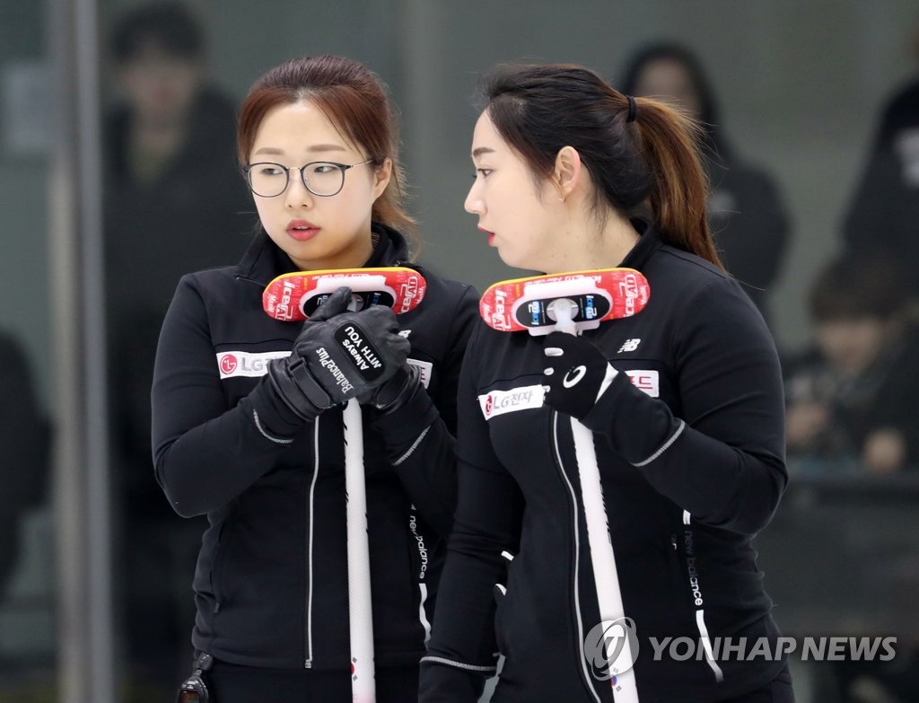 대화하는 김선영·김영미