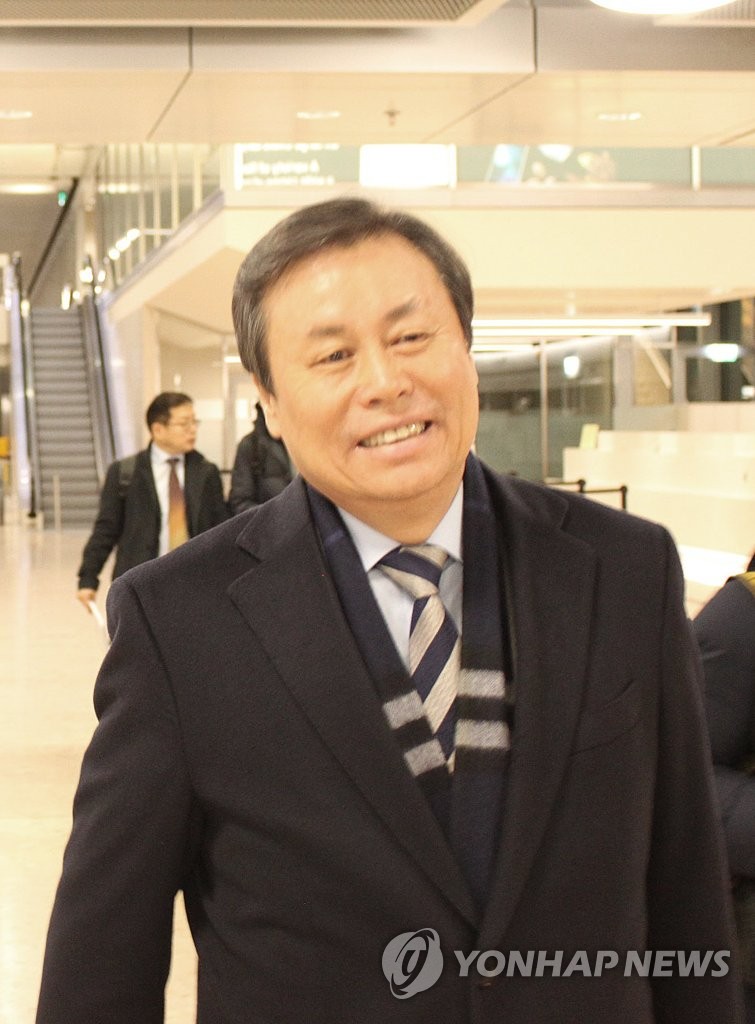 Sports minister arrives in Geneva Sports minister arrives in Geneva