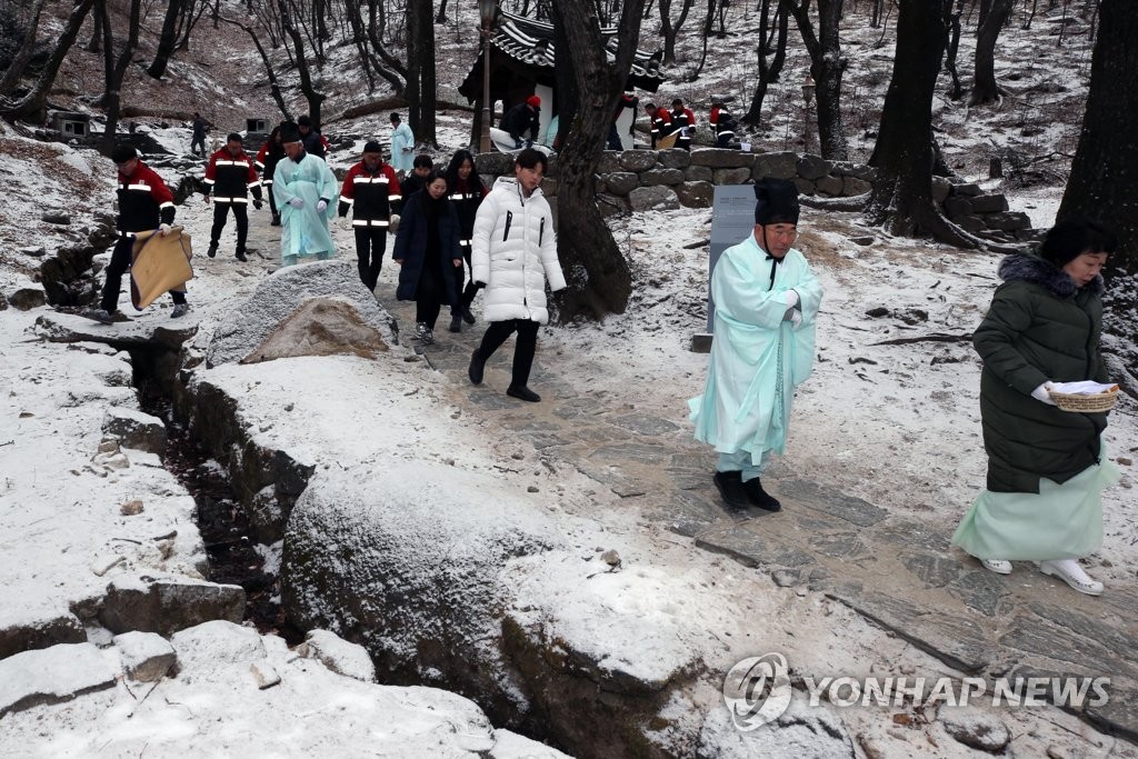 눈 내린 대관령서 산신제