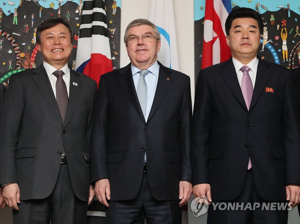 From left: South Korean Sports Minister Do Jong-hwan, International Olympic Committee (IOC) President Thomas Bach and North Korean Sports Minister Kim Il-guk pose for photos before the start of their working meeting on inter-Korean sports cooperation at IOC headquarters in Lausanne, Switzerland, on Feb. 15, 2019. (Yonhap)