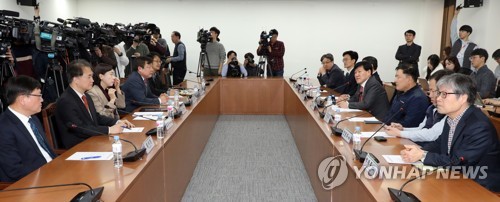 발언하는 이철수 위원장