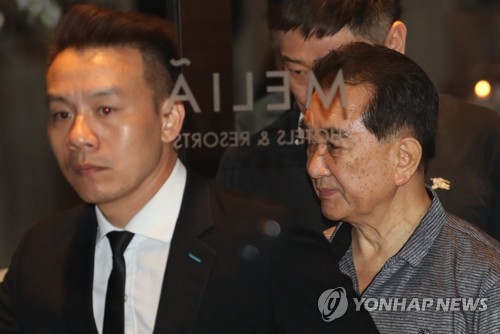 멜리아 호텔 나서는 김창선