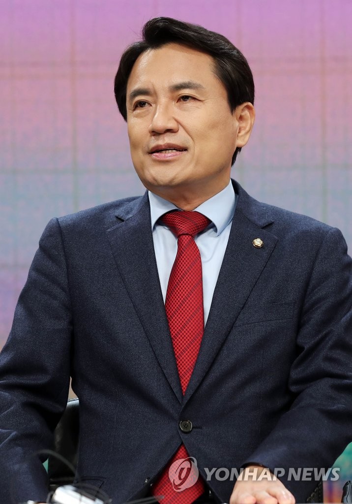 토론회 참석한 김진태 후보