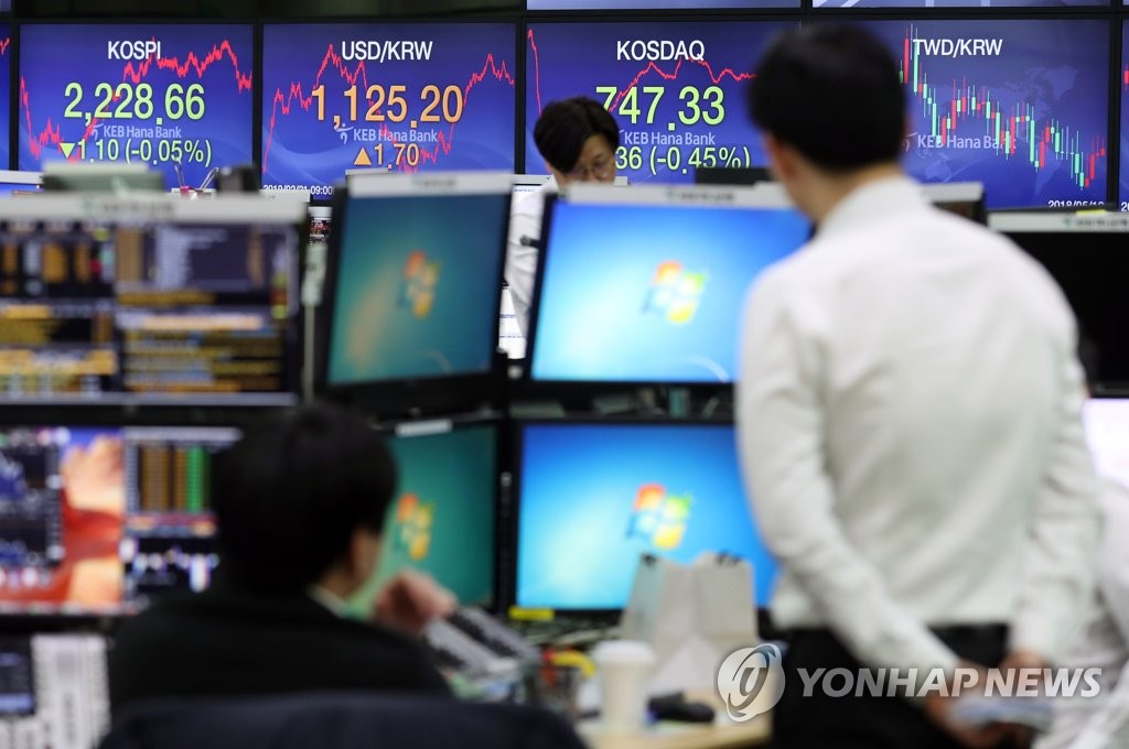 소폭 하락 마감한 코스피