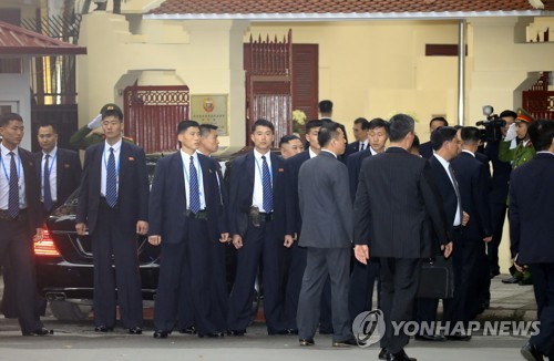 북한대사관 도착한 김정은