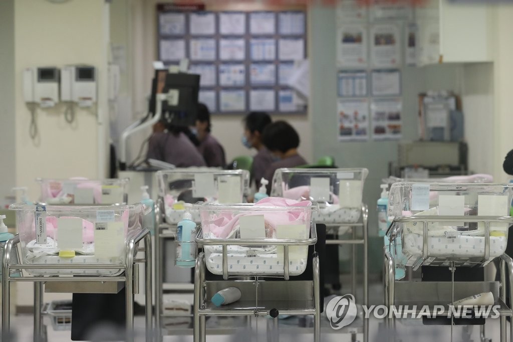 This photo, taken on Feb. 27, 2019, shows a neonatal room at a hospital in Seoul. (Yonhap)