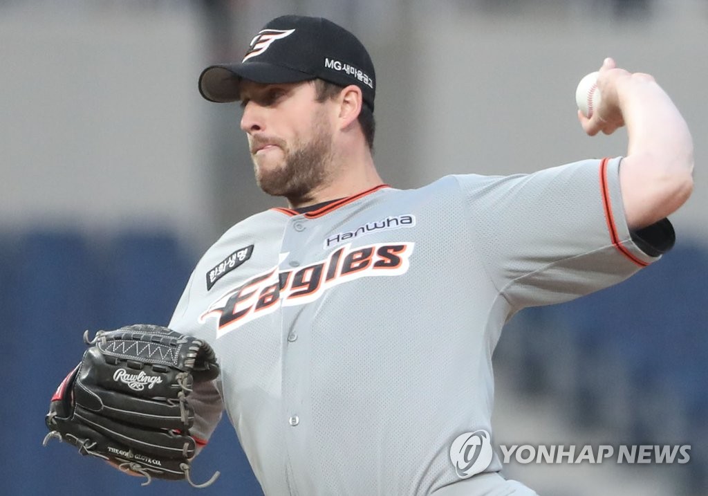 In this file photo from March 19, 2019, Chad Bell of the Hanwha Eagles throws a pitch against the NC Dinos in the bottom of the first inning of a Korea Baseball Organization preseason game at Changwon NC Park in Changwon, 400 kilometers southeast of Seoul. (Yonhap)