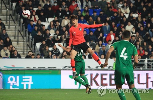 헤딩골 넣는 이청용