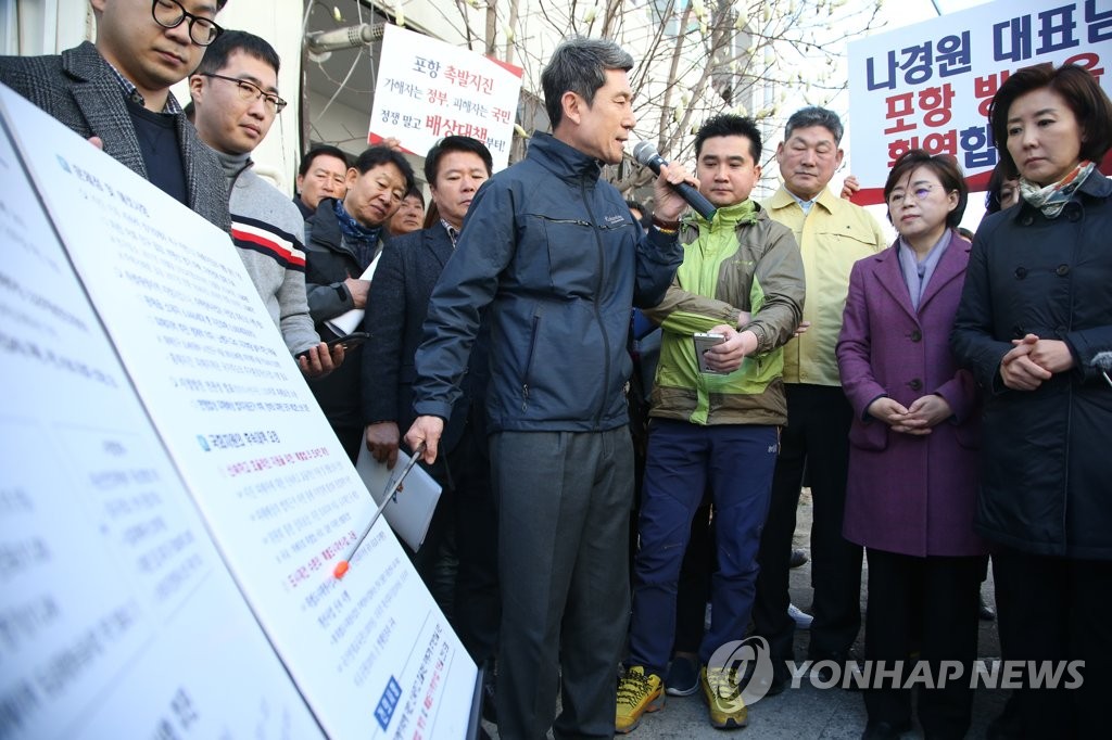 피해 상황 설명하는 시장