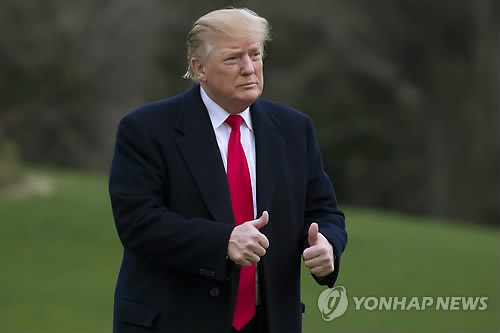 '엄지 척!' 기분좋은 트럼프…美특검 '트럼프-러 공모' 못찾아