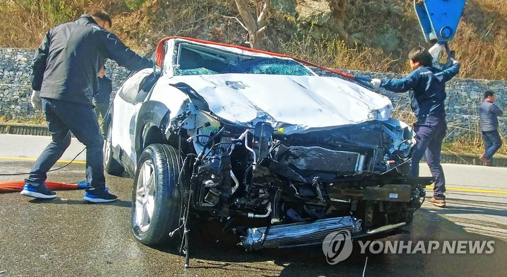 추락한 승용차 인양