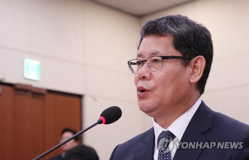 답변하는 김연철 후보자