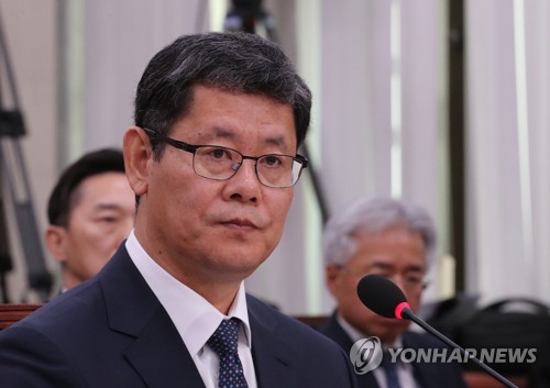 질의 듣는 김연철 통일부 장관 후보자