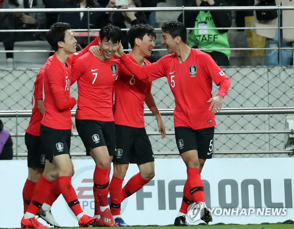 첫골 환호하는 손흥민