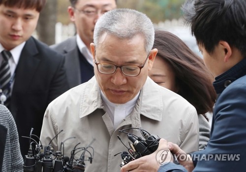 영장실질심사 받기 위해 남부지법 들어서는 서유열 전 KT홈고객부문 사장