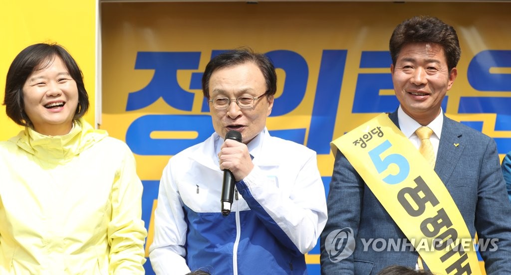 민주·정의 '화기애애'