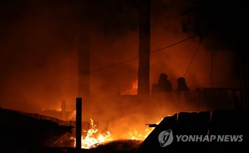 새벽까지 이어진 화마와의 전쟁