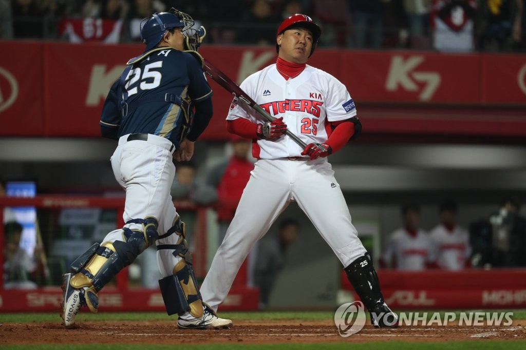 In this file photo from April 10, 2019, Lee Bum-ho of the Kia Tigers (R) reacts to a strikeout against the NC Dinos in the bottom of the seventh inning of a Korea Baseball Organization regular season game at Gwangju-Kia Champions Field in Gwangju, 330 kilometers south of Seoul. (Yonhap)