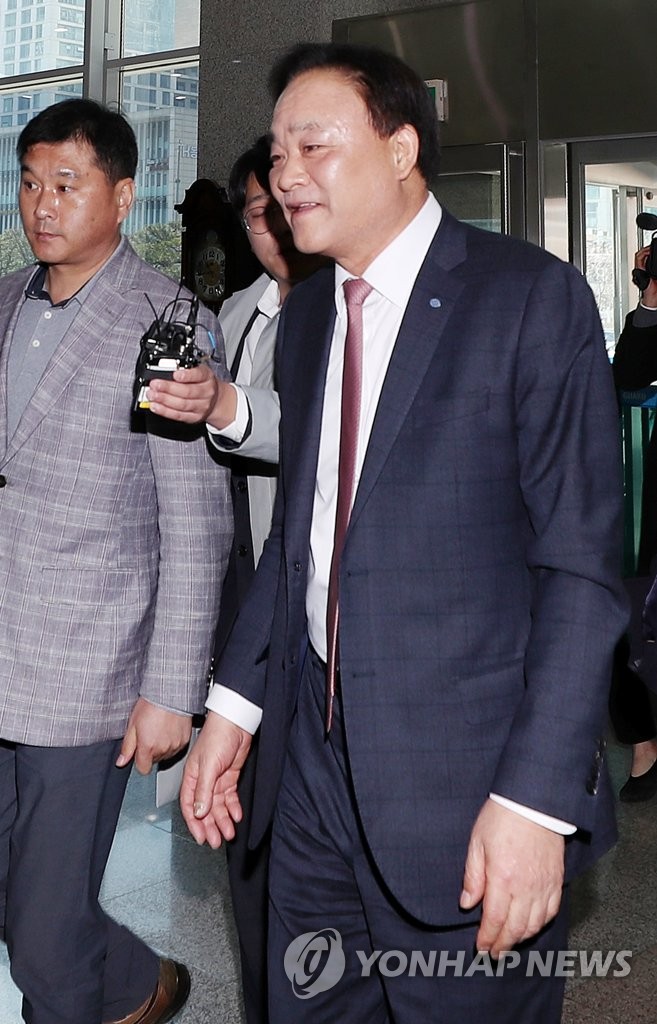 '불법선거 운동 혐의' 임준택 수협중앙회장 해경 소환