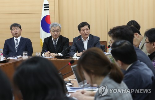 브리핑하는 박수근 위원장