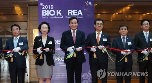 테이프 커팅하는 이낙연 국무총리