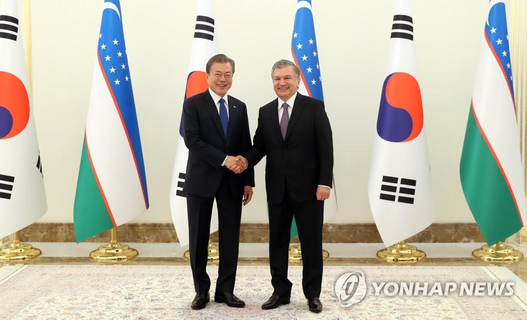 ウズベク大統領と記念撮影 ウズベク大統領と記念撮影