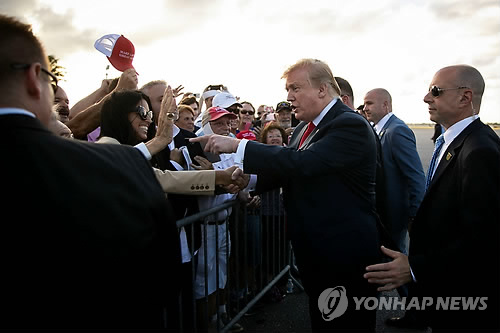 "게임 오버" 여유 찾은 트럼프 대통령