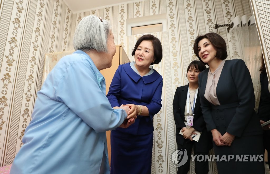 1세대 고려인 만난 김정숙 여사