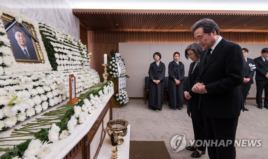 이낙연 총리, 고 김홍일 전 의원 빈소 조문