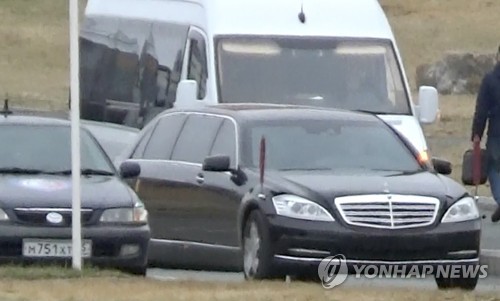 블라디보스토크 도착한 북, 김정은 위원장 전용 차량