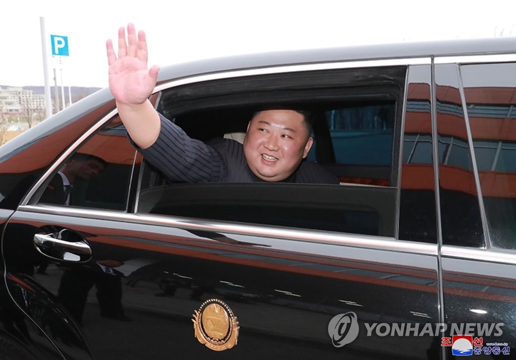 회담 마친 뒤 떠나는 북한 김정은