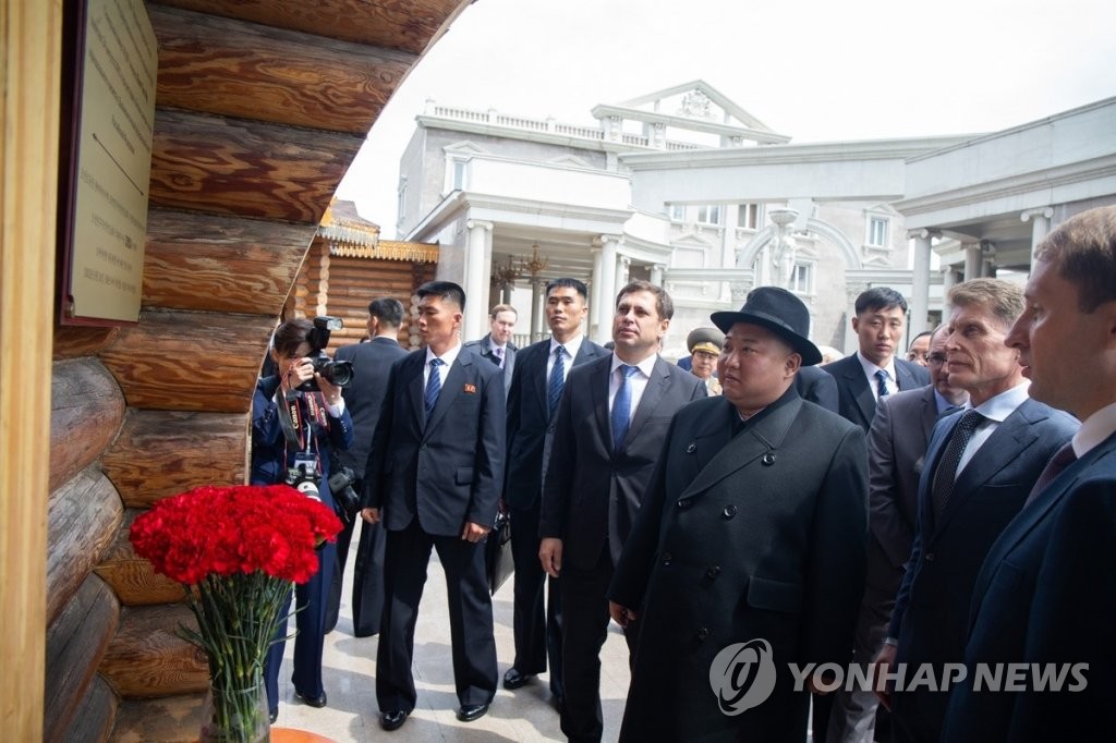 김정은, 부친이 17년 전 찾았던 식당서 오찬