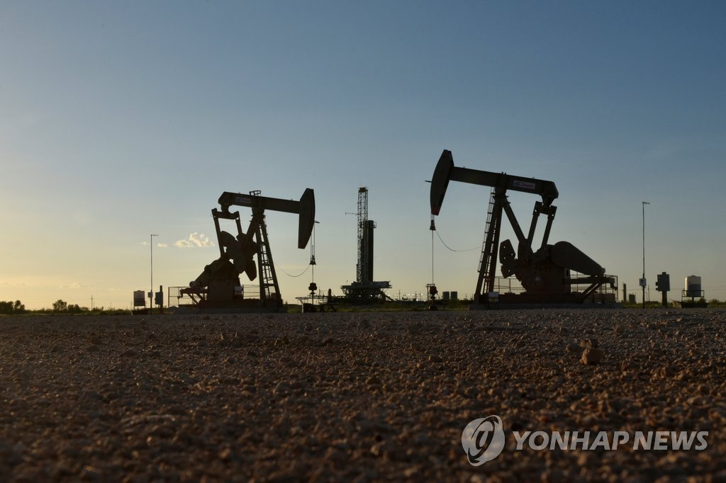 '이란 원유봉쇄 첫날' 국제유가 급락…WTI 2.8%↓