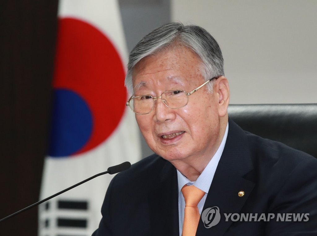 노인정책 간담회 참석한 이중근 부영그룹 회장