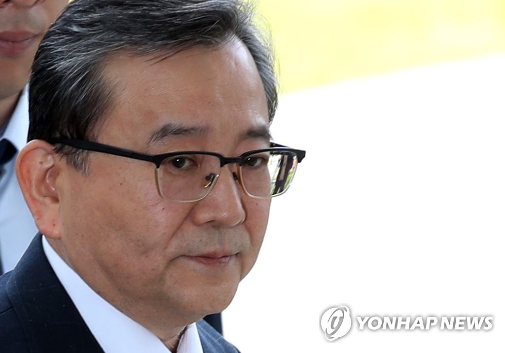 뇌물수수·성범죄 혐의 김학의 검찰 출석