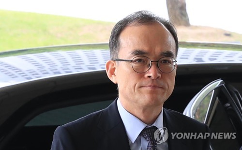 대검 청사 향하는 문무일 검찰총장